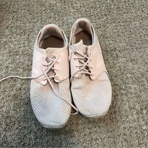 NEW BALANCE TENNIS SHOES